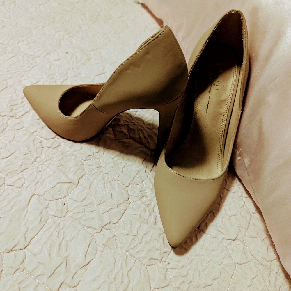 Shoes - Picture 2 of 2